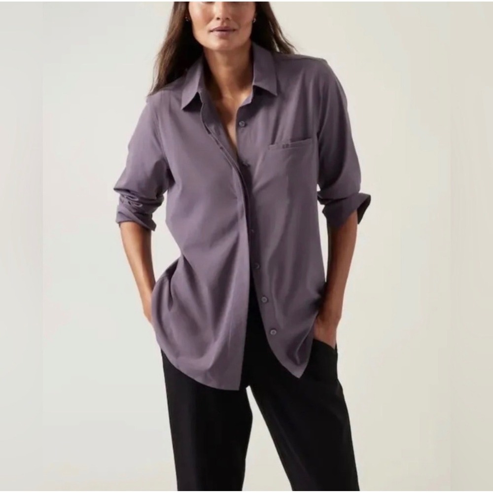 Athleta Urbanite Top 2.0 Dusty Purple Mauve Button Down Shirt Womens Medium